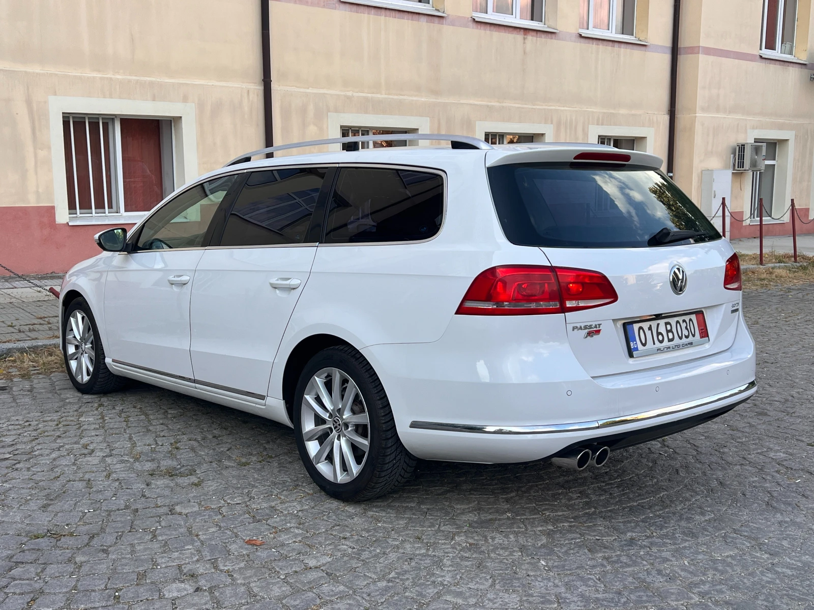 VW Passat 2.0TDi Highline Подгрев Алкантара Навигация Камера, снимка 4 - Автомобили и джипове - 55067497