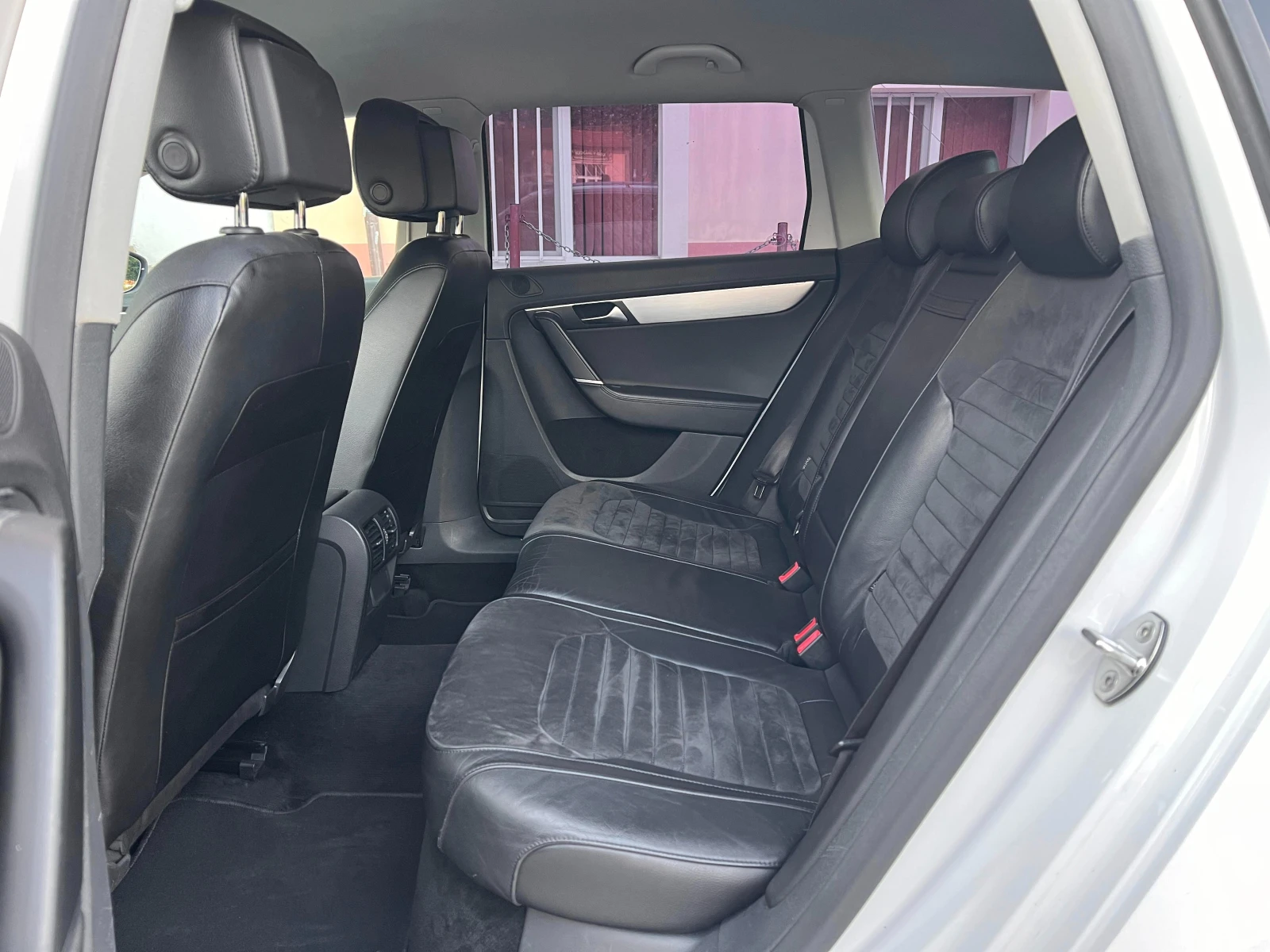 VW Passat 2.0TDi Highline Подгрев Алкантара Навигация Камера, снимка 12 - Автомобили и джипове - 55067497