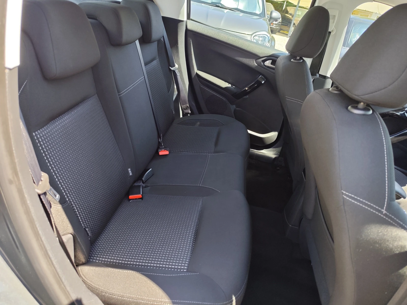 Peugeot 208 1.2i* LED* NAVI* CAMERA* FACELIFT* , снимка 11 - Автомобили и джипове - 55477630