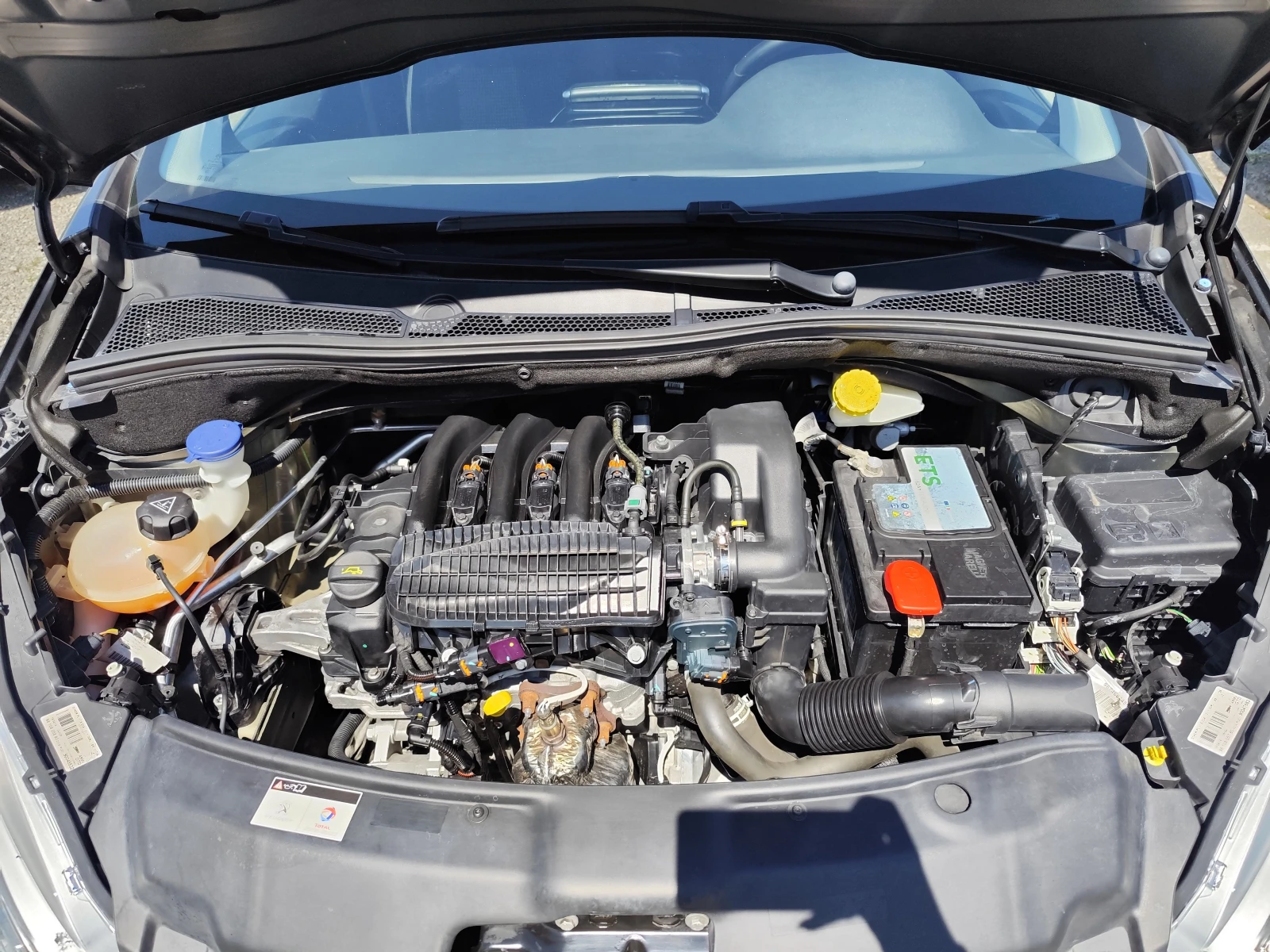 Peugeot 208 1.2i* LED* NAVI* CAMERA* FACELIFT* , снимка 15 - Автомобили и джипове - 55477630