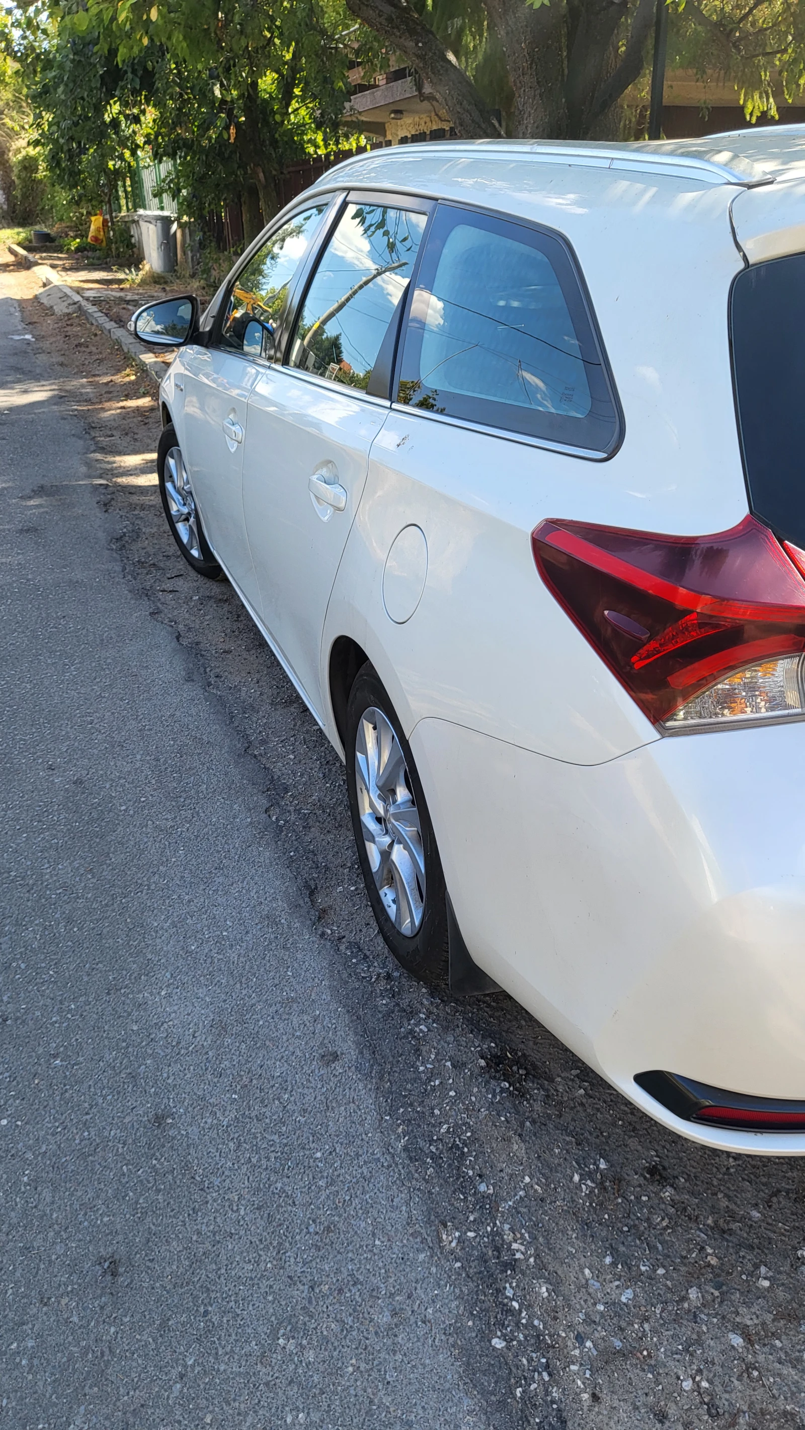 Toyota Auris, снимка 3 - Автомобили и джипове - 55966292