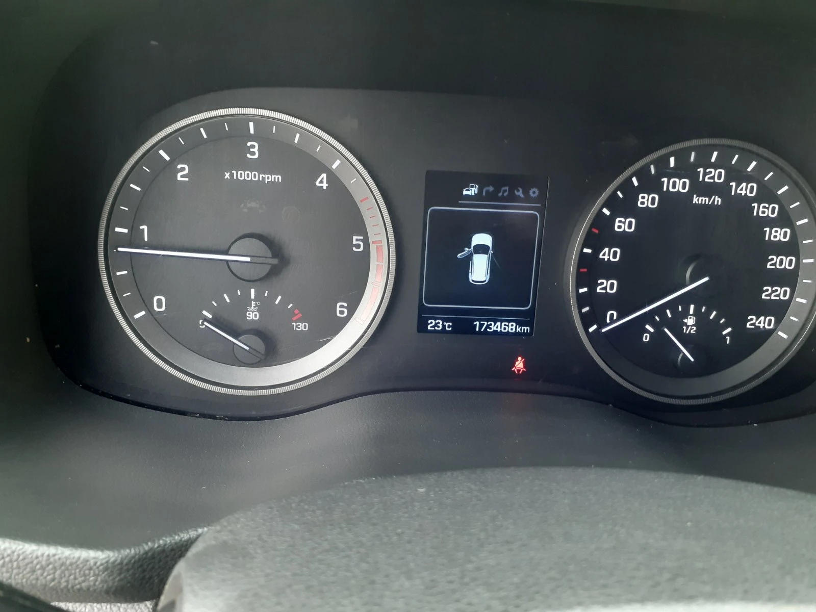 Hyundai Tucson 1, 7 CRDI PREMIUM-NAVI-CAMERA.DVD TV  KAMERA 6KC. , снимка 14 - Автомобили и джипове - 54519385