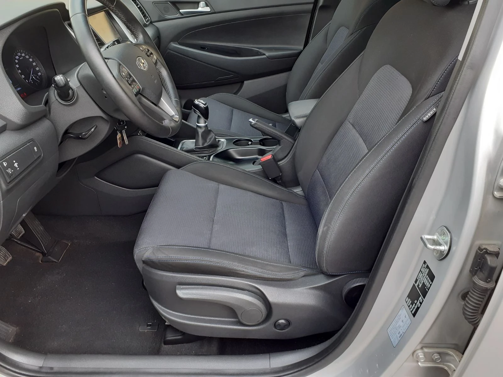 Hyundai Tucson 1, 7 CRDI PREMIUM-NAVI-CAMERA.DVD TV  KAMERA 6KC. , снимка 8 - Автомобили и джипове - 54519385