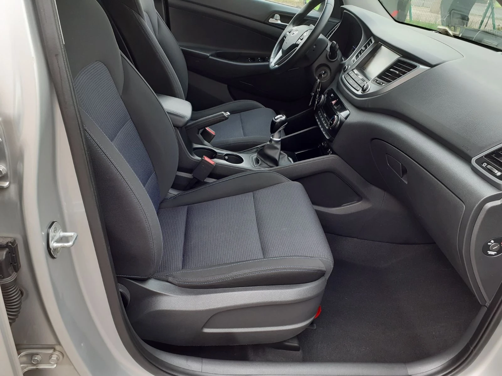 Hyundai Tucson 1, 7 CRDI PREMIUM-NAVI-CAMERA.DVD TV  KAMERA 6KC. , снимка 9 - Автомобили и джипове - 54519385