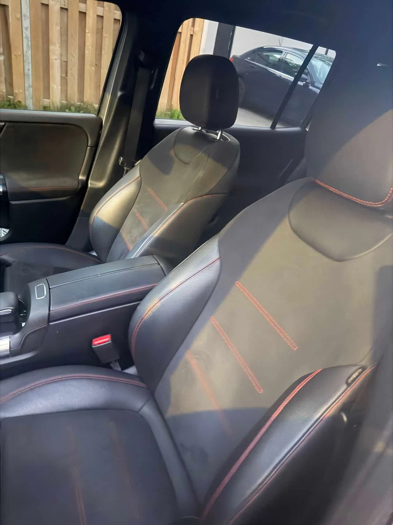 Mercedes-Benz GLB * 250 * АВТОКРЕДИТ БЕЗ ПЪРВОНАЧАЛНА ВНОСКА* , снимка 6 - Автомобили и джипове - 55199995