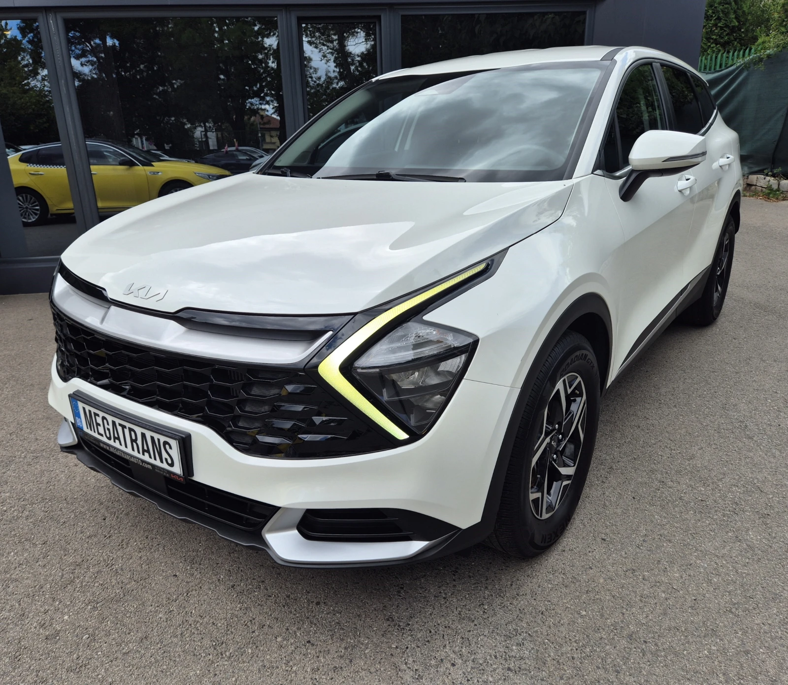 Kia Sportage 1.6 T 180 к.с. 4x2 наличен в БГ, снимка 2 - Автомобили и джипове - 55429290