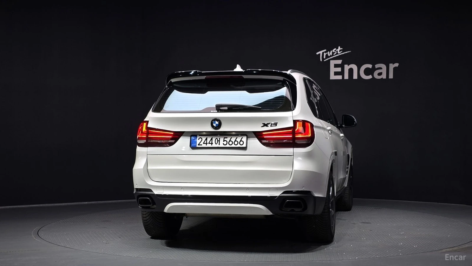 BMW X5 xDrive 30d* HUD* КОЖА* НАВИ* ПАНО, снимка 4 - Автомобили и джипове - 55435617