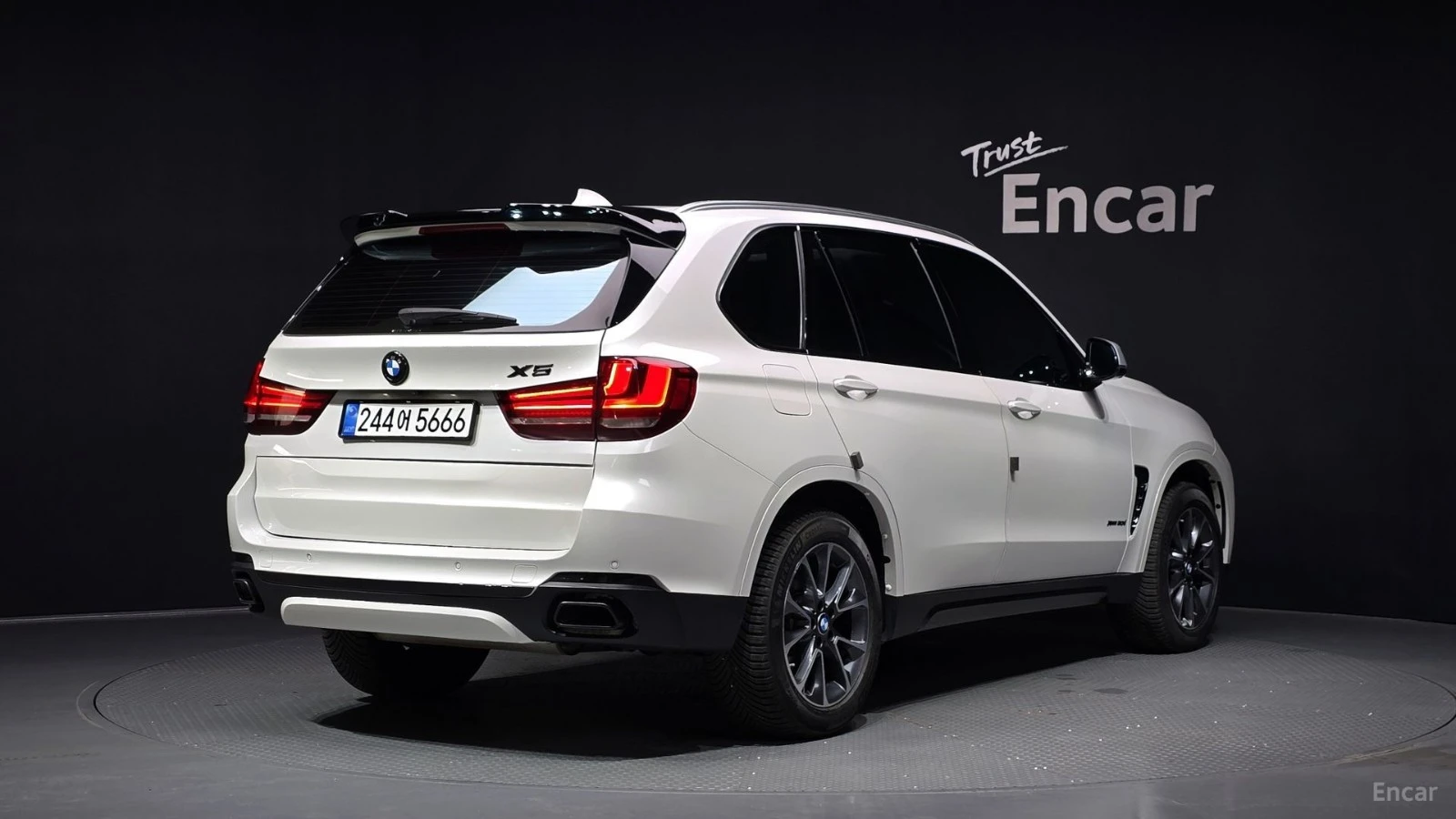 BMW X5 xDrive 30d* HUD* КОЖА* НАВИ* ПАНО, снимка 2 - Автомобили и джипове - 55435617