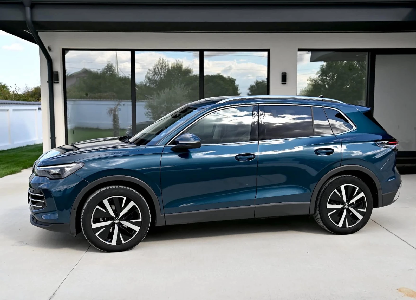 VW Tiguan 1.5 tsi ELEGANS, снимка 4 - Автомобили и джипове - 56245832