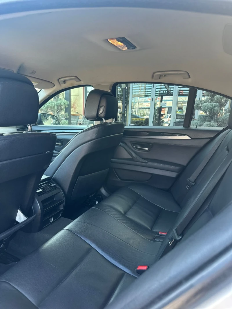 BMW 530 F10 3.0d / М Пакет / Кожа / AKRAPOVIC / ТОП, снимка 9 - Автомобили и джипове - 50003162