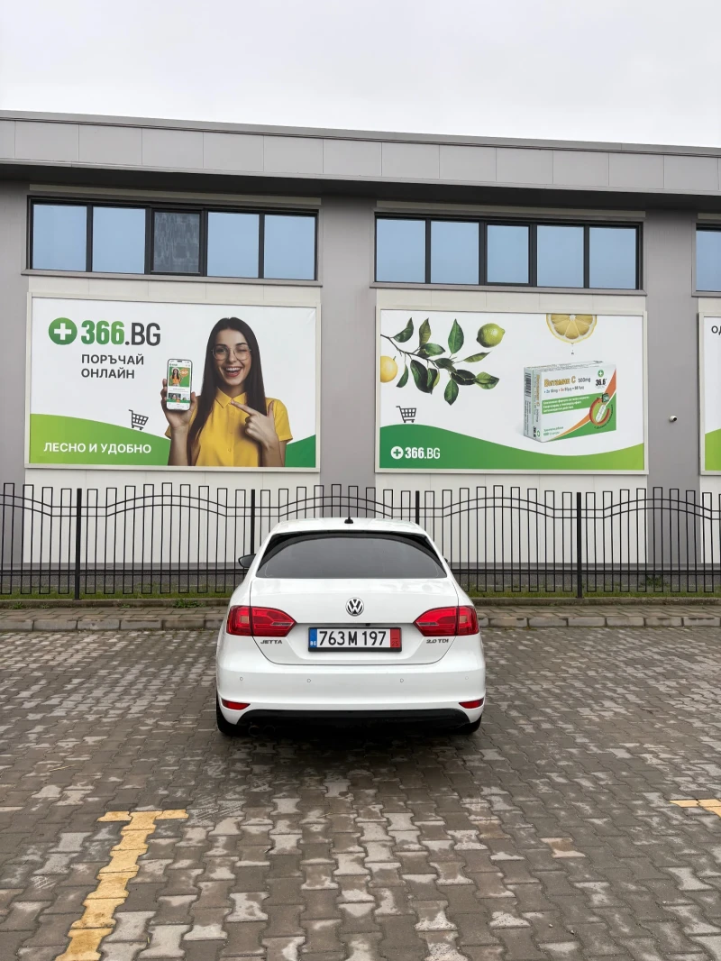 VW Jetta 2.0 TDI | автоматик | кожа | люк, снимка 14 - Автомобили и джипове - 52341007