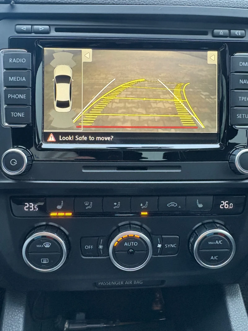 VW Jetta 2.0 TDI | автоматик | кожа | люк, снимка 16 - Автомобили и джипове - 52341007