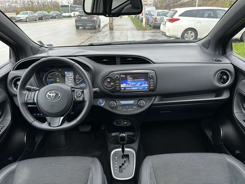 Toyota Yaris 1.5 HEV SOL, снимка 12 - Автомобили и джипове - 52616895
