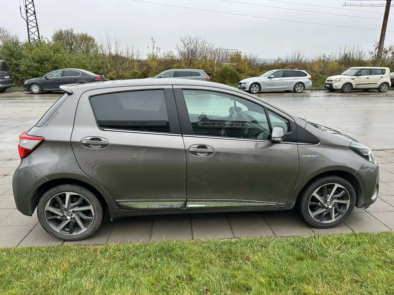 Toyota Yaris 1.5 HEV SOL, снимка 9 - Автомобили и джипове - 52616895