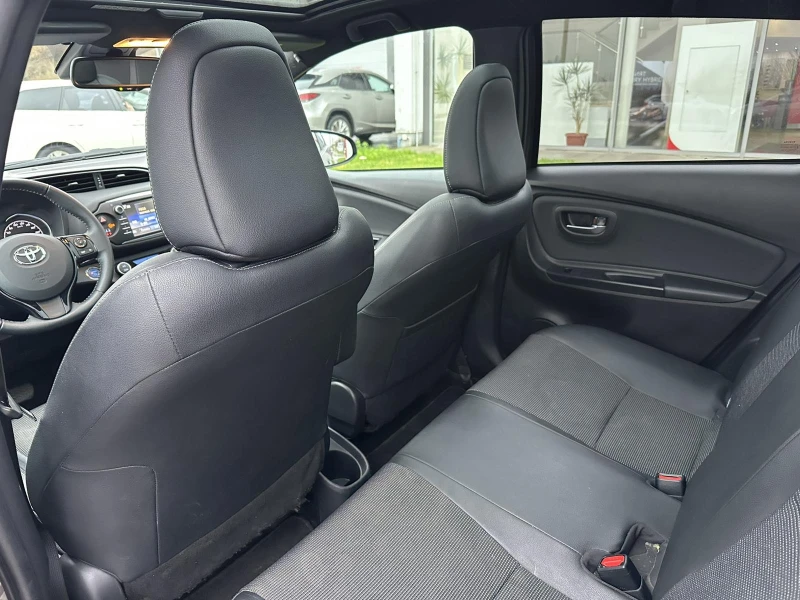 Toyota Yaris 1.5 HEV SOL, снимка 13 - Автомобили и джипове - 52616895