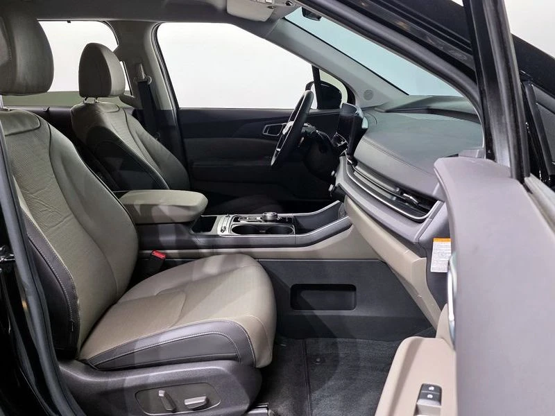 Kia Carnival 1.6 270 hp Automatic, снимка 11 - Автомобили и джипове - 55754011