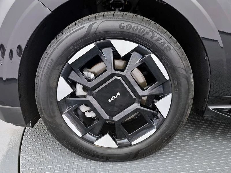 Kia Carnival 1.6 270 hp Automatic, снимка 5 - Автомобили и джипове - 55754011