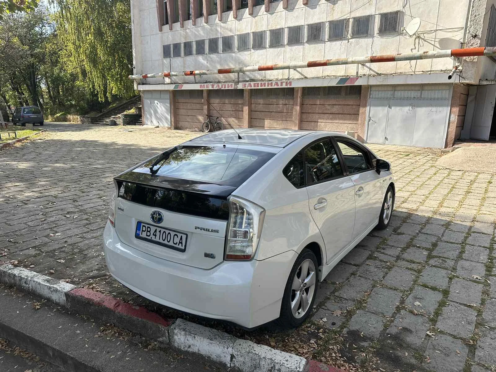 Toyota Prius 3 генерация - изображение 9