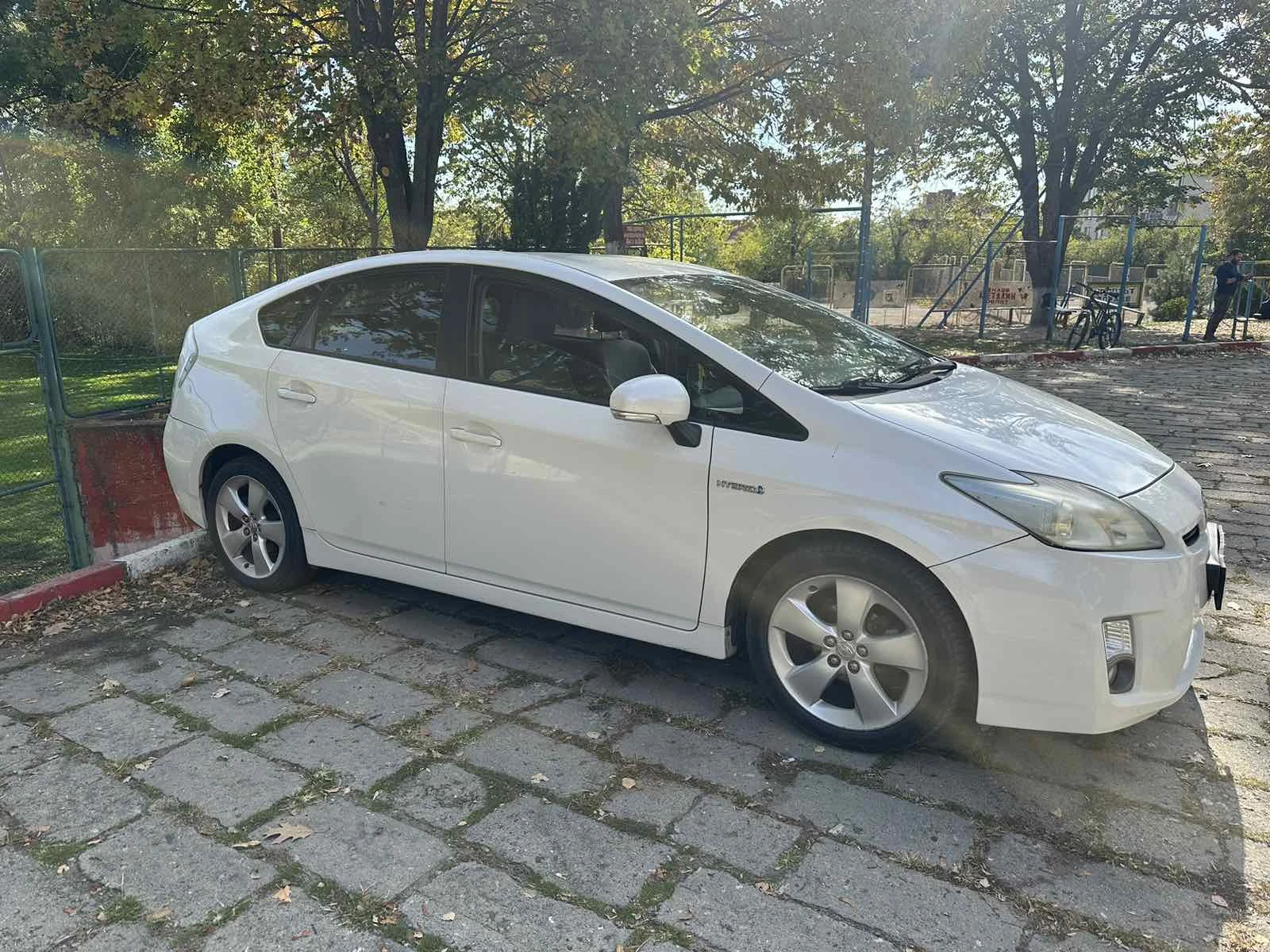 Toyota Prius 3 генерация - изображение 2