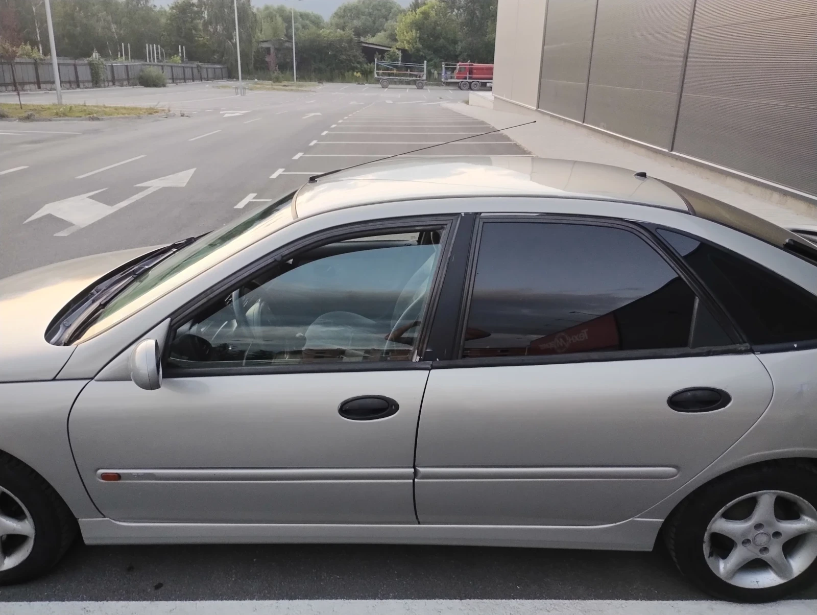 Renault Laguna 1.8 - изображение 9