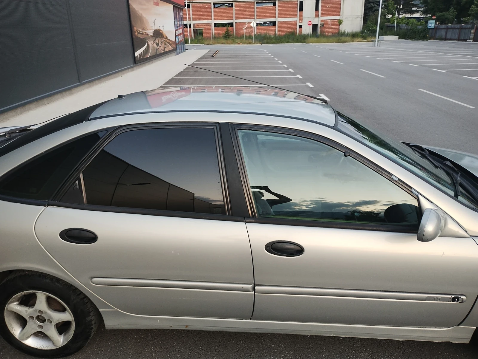 Renault Laguna 1.8 - изображение 10