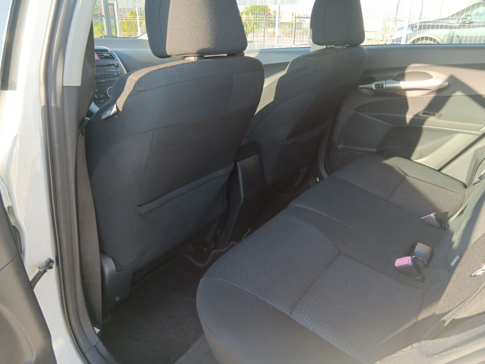 Toyota Auris 1.8 Hybrid  - изображение 9