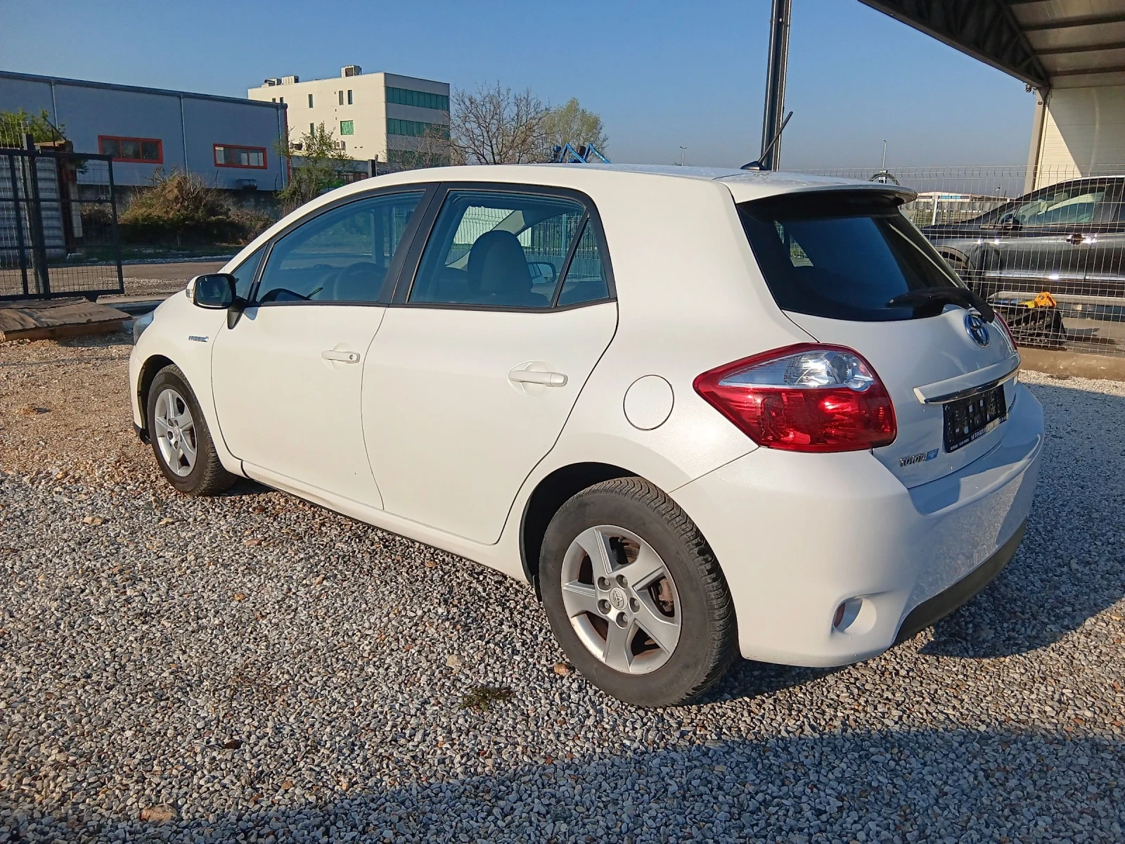 Toyota Auris 1.8 Hybrid  - изображение 4