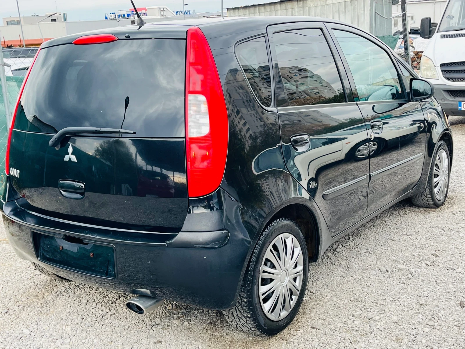 Mitsubishi Colt 1.1i/75k.c - изображение 4