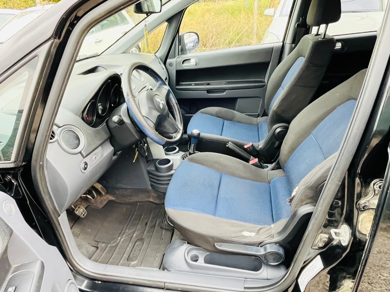 Mitsubishi Colt 1.1i/75k.c - изображение 7