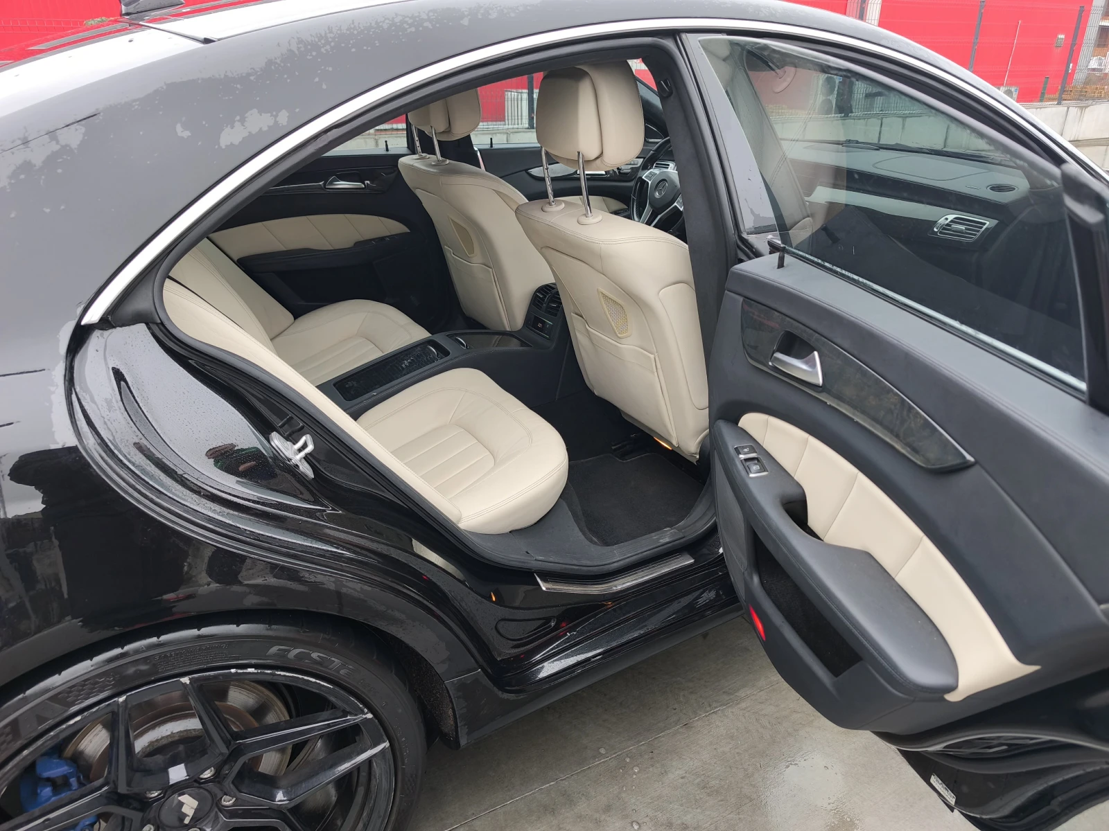 Mercedes-Benz CLS 550  - изображение 8