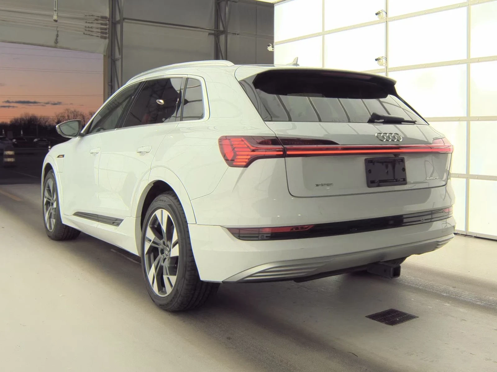 Audi E-Tron Premium - изображение 6