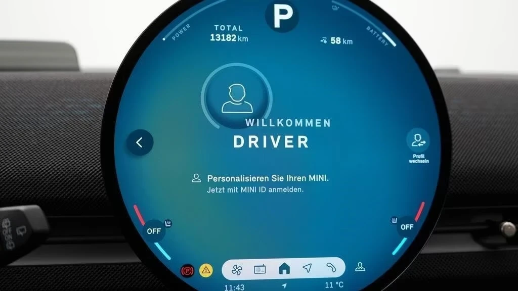 Mini Aceman E JCW Trim L HUD Keyless Winter Package PANO, снимка 8 - Автомобили и джипове - 54145490