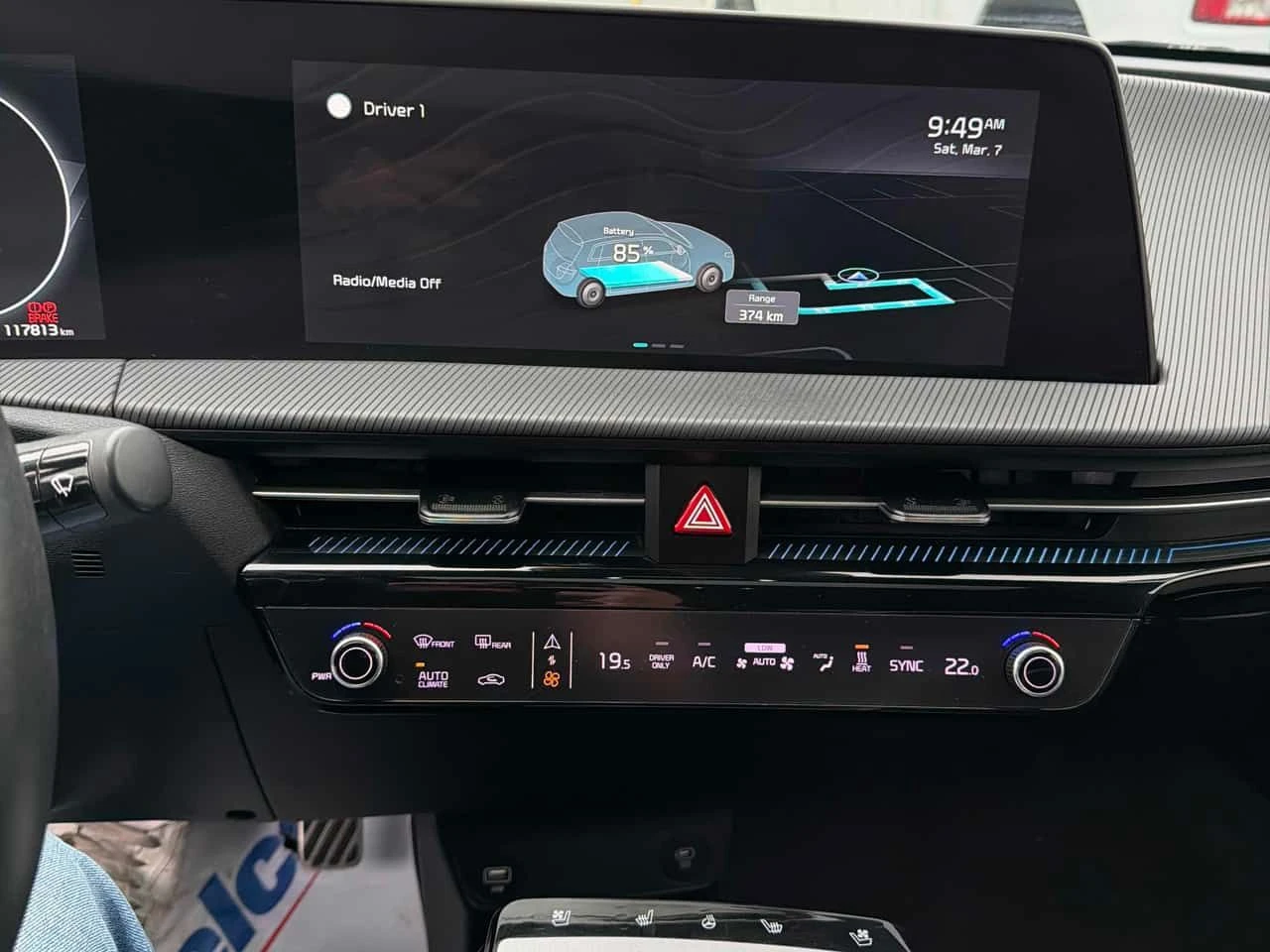 Kia EV6 LONG RANGE W/GT LINE PKG 2/CARFAX/Подгрев/Пано/4х4, снимка 8 - Автомобили и джипове - 54334697