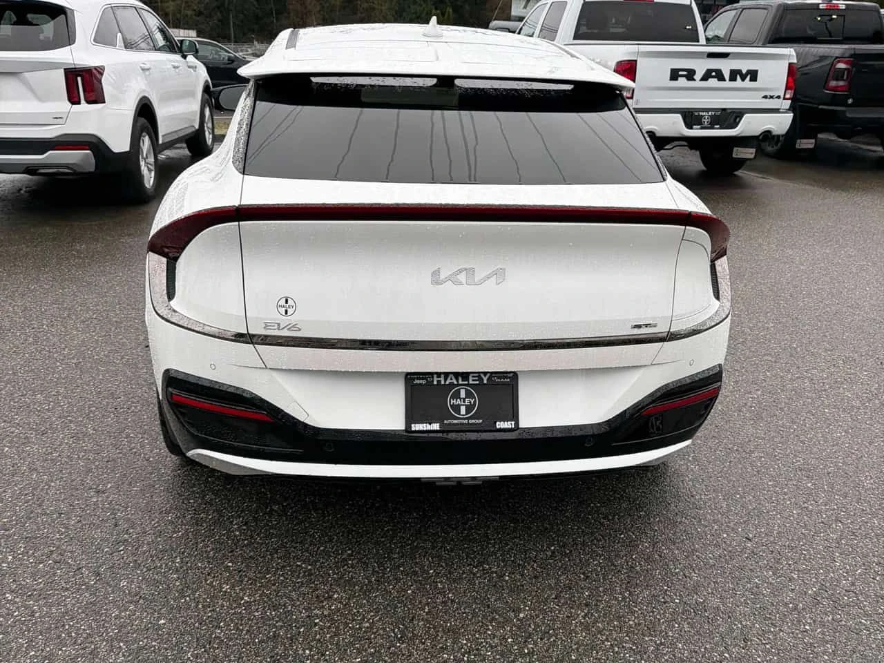 Kia EV6 LONG RANGE W/GT LINE PKG 2/CARFAX/Подгрев/Пано/4х4, снимка 5 - Автомобили и джипове - 54334697