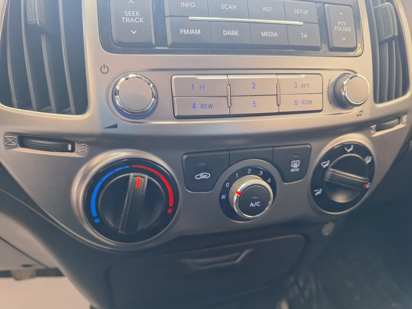 Hyundai I20, снимка 5 - Автомобили и джипове - 54713350