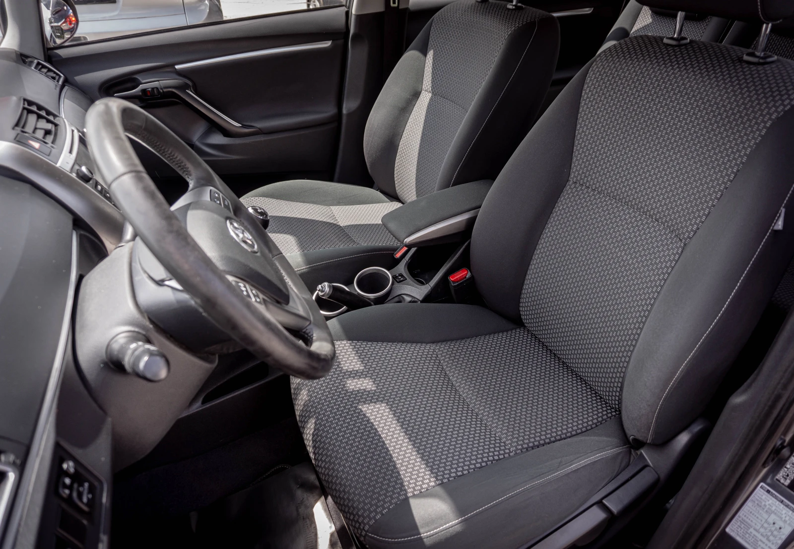 Toyota Verso 1.8 бензин 7 местна! ТОП! С ГАРАНЦИЯ! , снимка 9 - Автомобили и джипове - 54789109