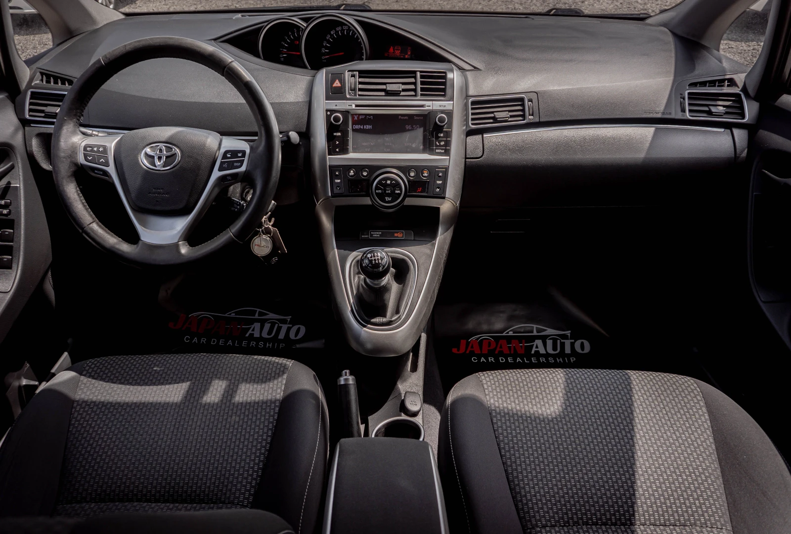 Toyota Verso 1.8 бензин 7 местна! ТОП! С ГАРАНЦИЯ! , снимка 8 - Автомобили и джипове - 54789109