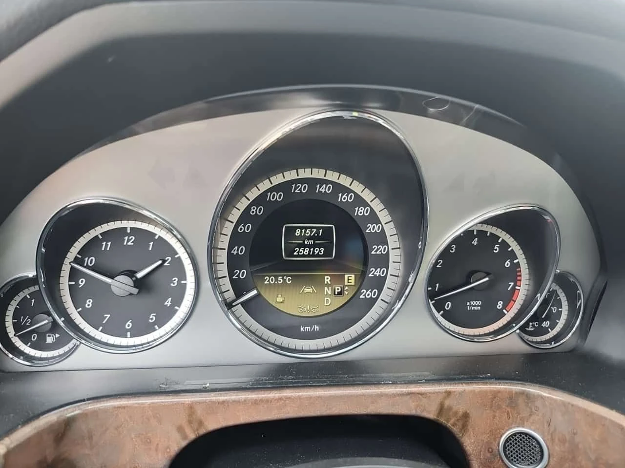 Mercedes-Benz E 350 АМГ ПАКЕТ/CARFAX/ПОДГРЕВ/ОБДУХ/ПАНО/ХАРМАН/ПАМЕТ, снимка 9 - Автомобили и джипове - 55065384