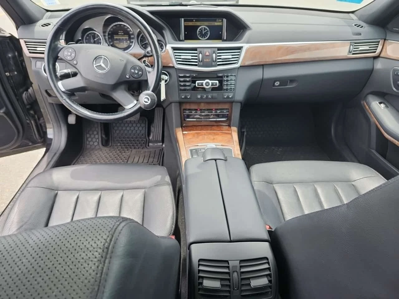 Mercedes-Benz E 350 АМГ ПАКЕТ/CARFAX/ПОДГРЕВ/ОБДУХ/ПАНО/ХАРМАН/ПАМЕТ, снимка 10 - Автомобили и джипове - 55065384