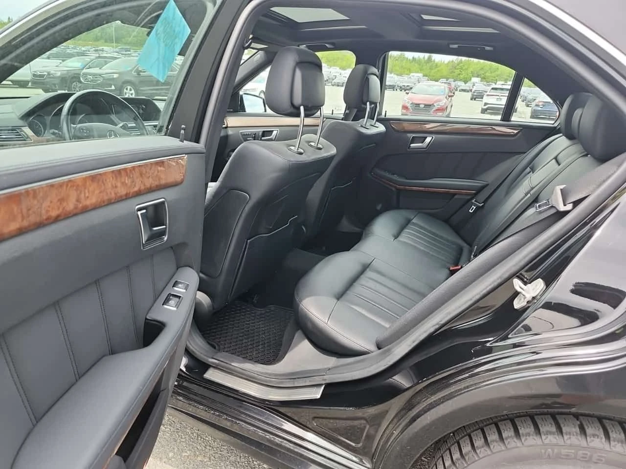 Mercedes-Benz E 350 АМГ ПАКЕТ/CARFAX/ПОДГРЕВ/ОБДУХ/ПАНО/ХАРМАН/ПАМЕТ, снимка 12 - Автомобили и джипове - 55065384