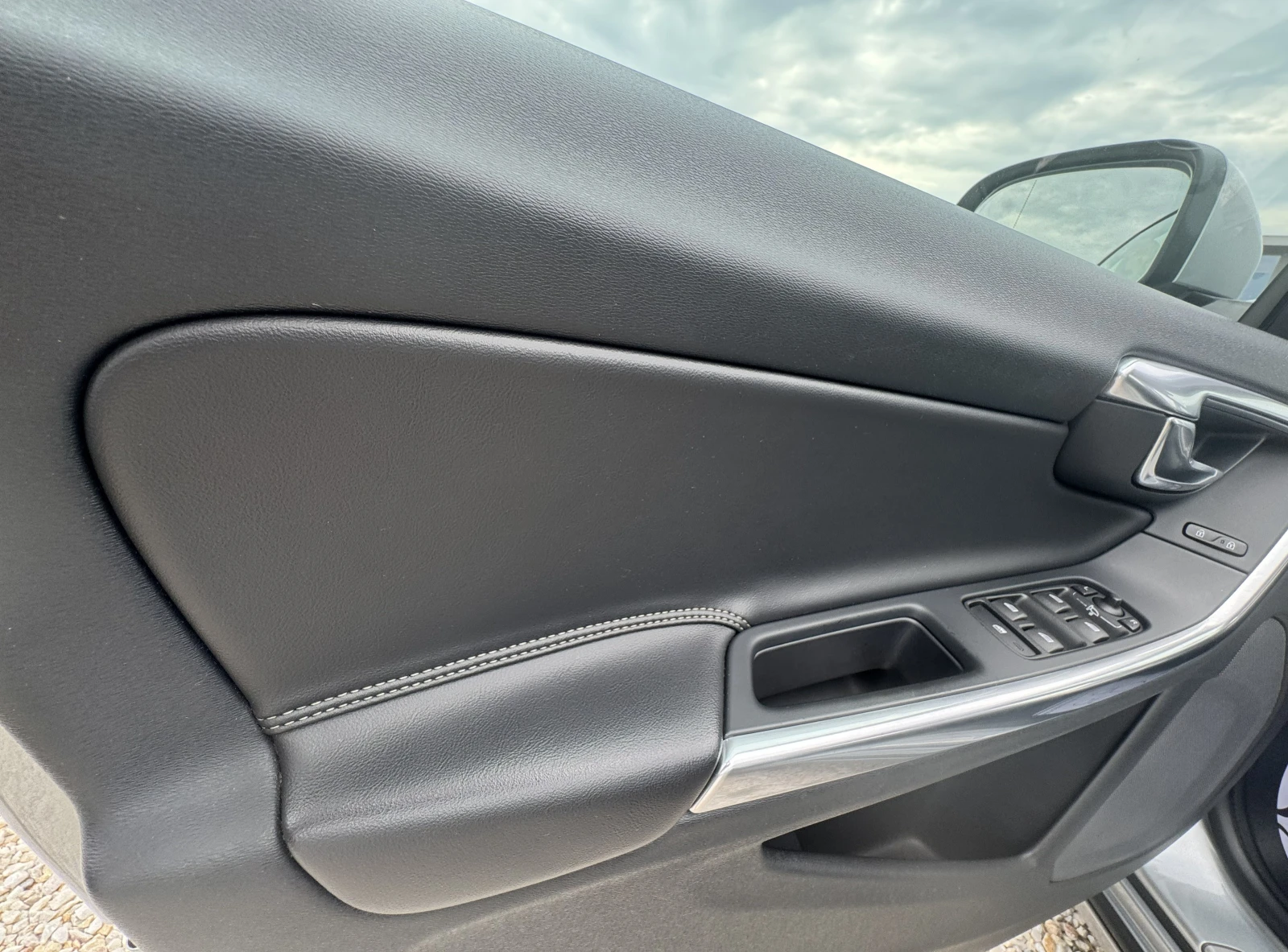 Volvo V60 2.0D R LINE D3 FULL HYSTORY | Mobile.bg � ����������� 12