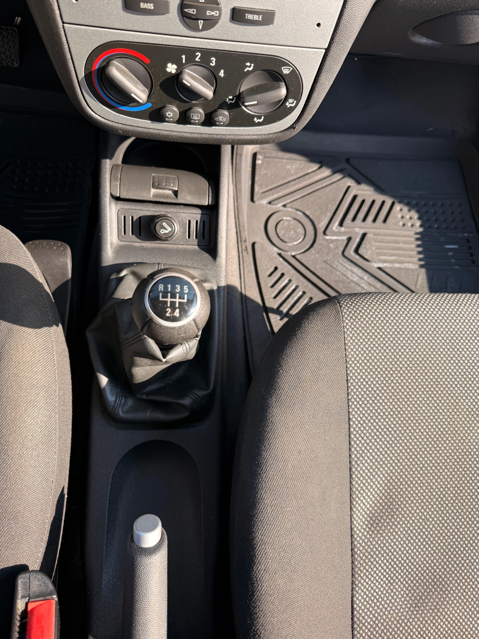 Opel Combo CDTI, снимка 16 - Автомобили и джипове - 55350861