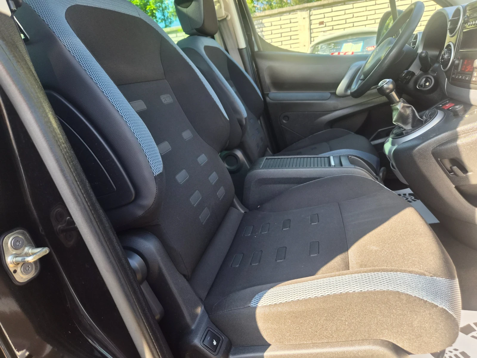 Citroen Berlingo 1.6HDI 112k.s., снимка 13 - Автомобили и джипове - 55657535