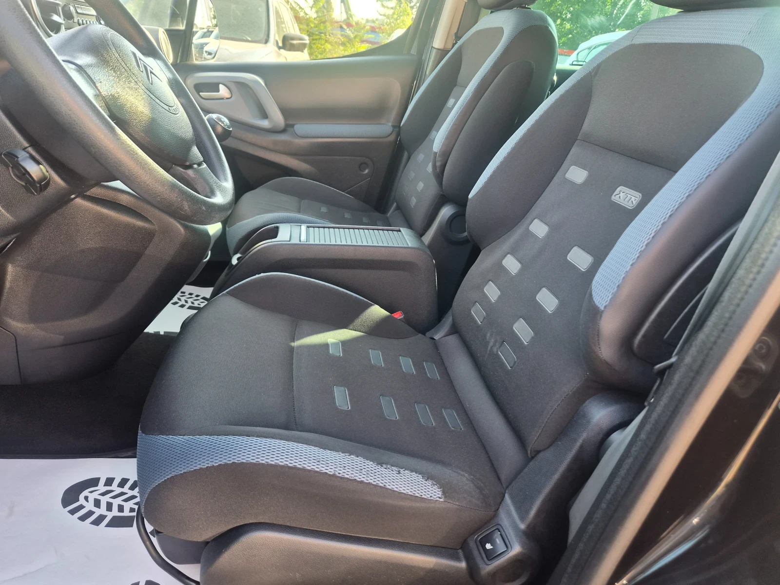 Citroen Berlingo 1.6HDI 112k.s., снимка 8 - Автомобили и джипове - 55657535