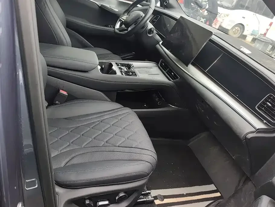 BYD Sealion 7, снимка 7 - Автомобили и джипове - 56600331
