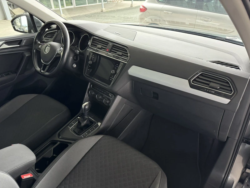 VW Tiguan 2.0TDI* 150ps* Distronic* НАВИ* КАМЕРА, снимка 10 - Автомобили и джипове - 53121680