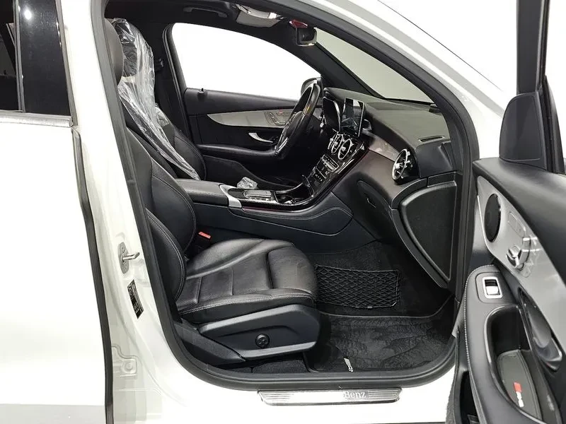 Mercedes-Benz GLC 220 D 4Matic Coupe, снимка 11 - Автомобили и джипове - 53826294