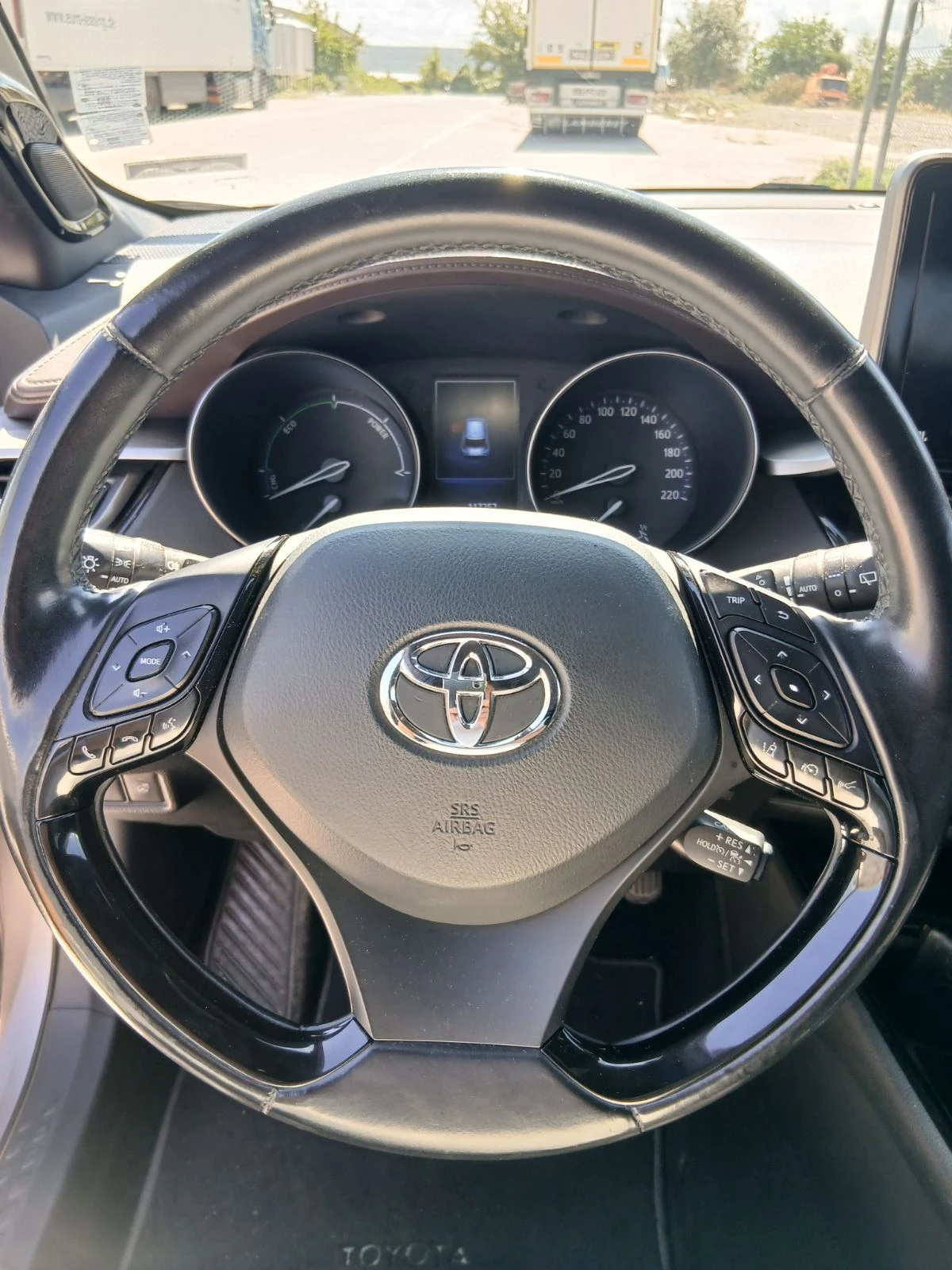 Toyota C-HR 1, 8 Hybrid - изображение 7
