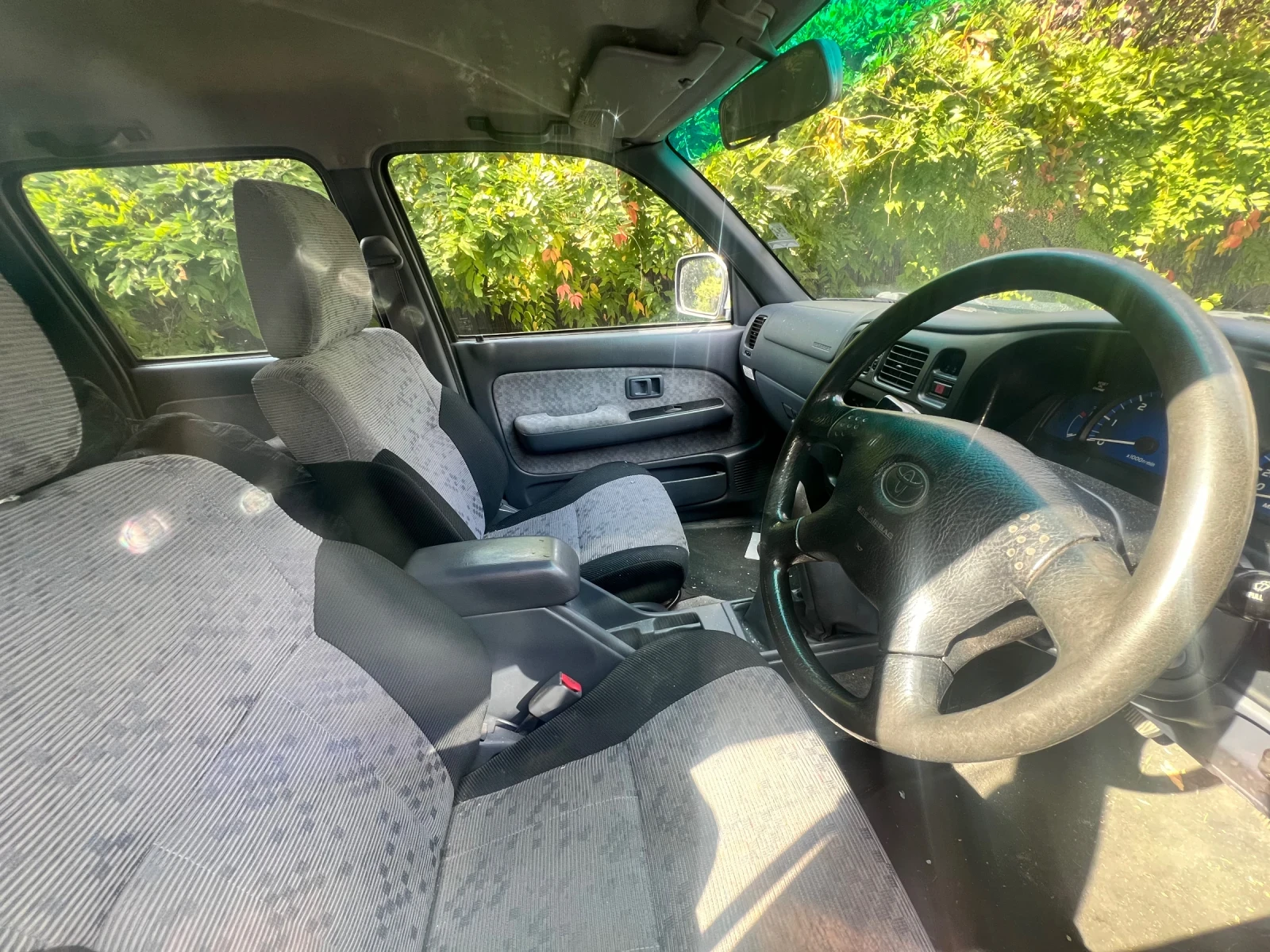 Toyota Hilux 2.5D 4D - изображение 4