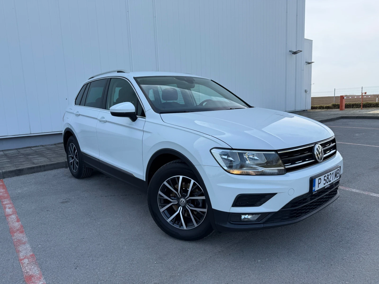 VW Tiguan 2.0TDI DSG, снимка 7 - Автомобили и джипове - 54227007